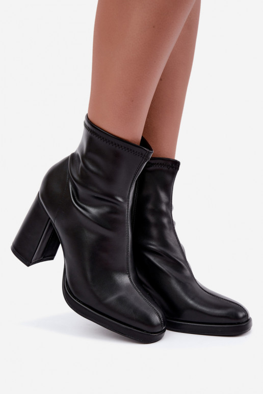 Damen Stiefeletten aus Kunstleder mit Absatz in schwarzer Karvella