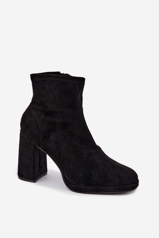 Damen Stiefeletten aus Kunstveloursleder mit Absatz in schwarzer Karvella