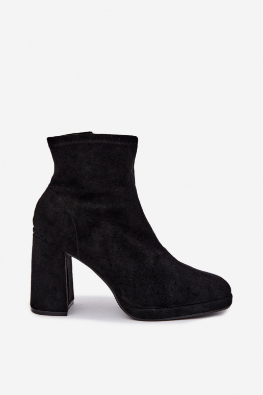 Damen Stiefeletten aus Kunstveloursleder mit Absatz in schwarzer Karvella