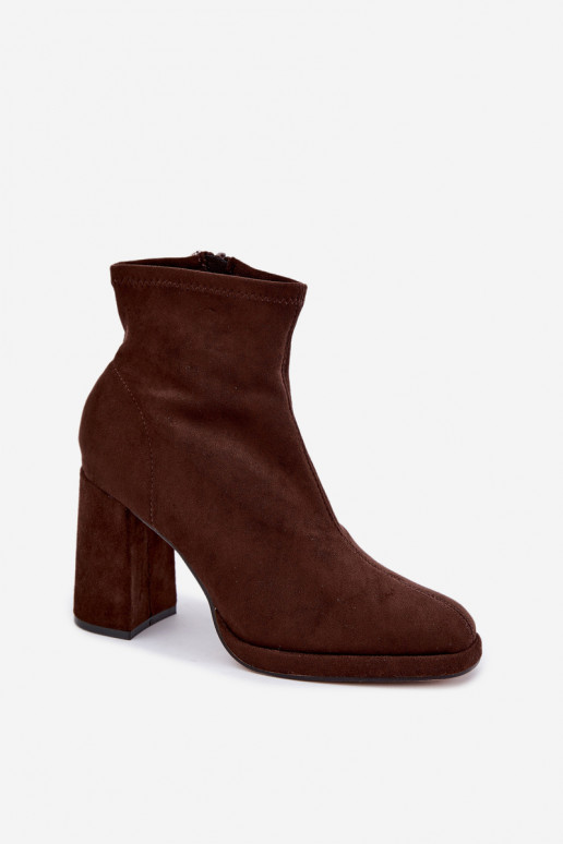 Damen Stiefeletten aus Kunstveloursleder mit Absatz in brauner Karvella