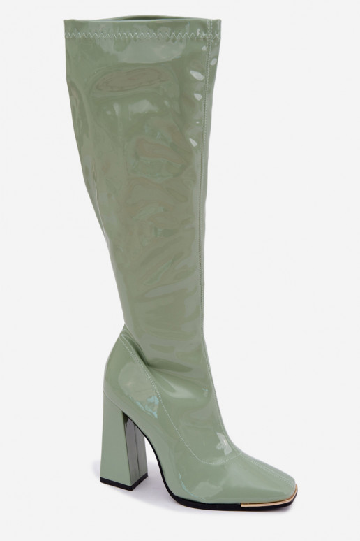 Stiefel bis zum Knie mit Lackeffekt und Absätzen in grüner Farbe Mlokva