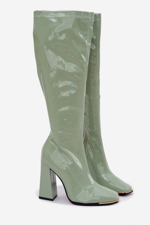Stiefel bis zum Knie mit Lackeffekt und Absätzen in grüner Farbe Mlokva