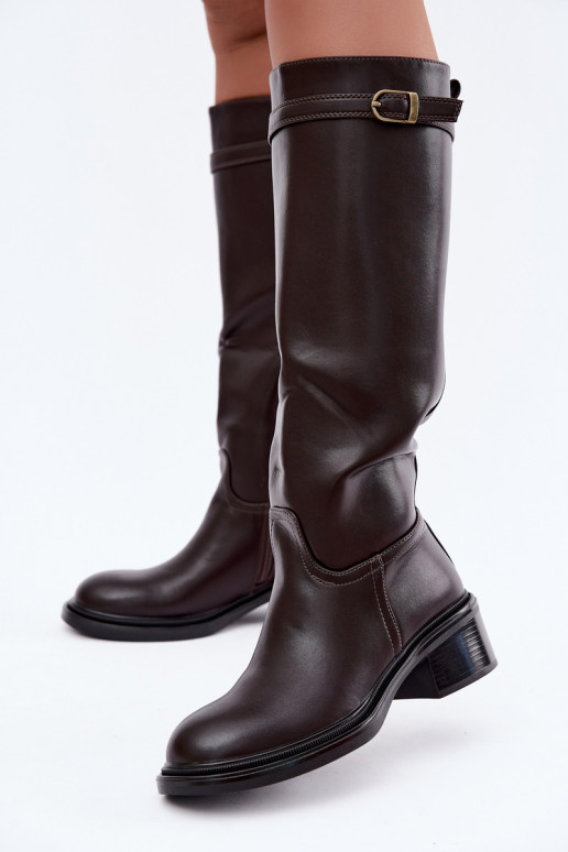 Damenstiefel mit niedrigem Absatz bis zum Knie mit Schnallen in Schokoladenfarbe Orlisa