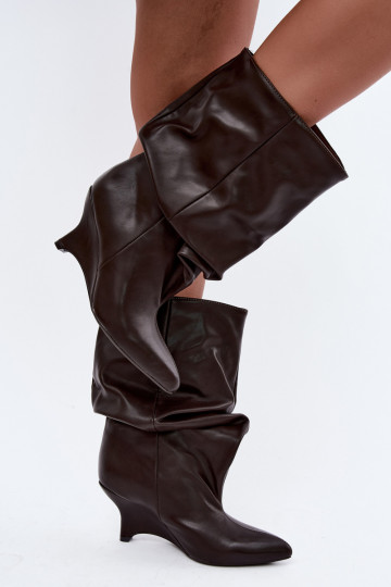 Slouchy Stiefeletten mit Plattform in schokoladenbraun Ilyna