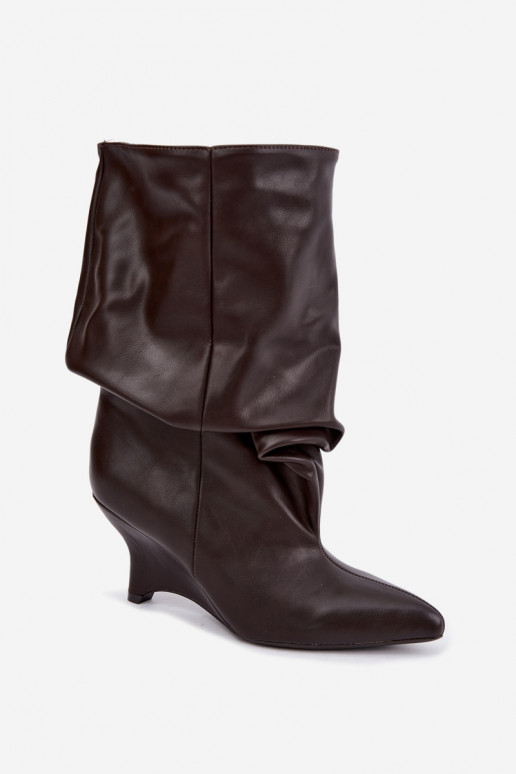 Slouchy Stiefeletten mit Plattform in schokoladenbraun Ilyna
