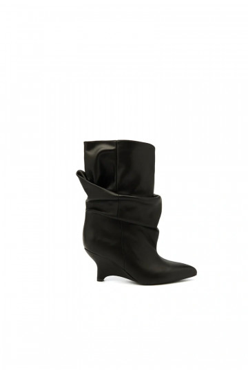 Slouchy Stiefeletten mit Plattform in schwarz Ilyna 2