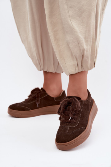 Faux-Suede-Sneaker mit Fell und Schnürsenkeln Kobbo 79655 schokoladenbraun 2