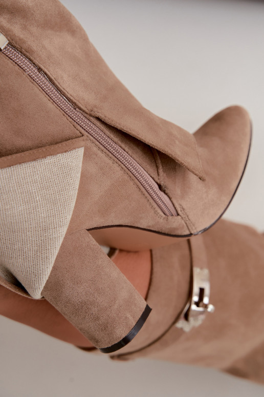 Wärmende Damenstiefel mit genähtem Schaft und Absätzen sandfarben Salia