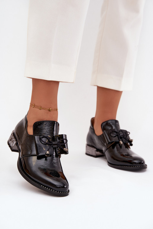 Schwarze lackierte Schuhe mit niedrigem Absatz und Schleifen Zazoo 1399