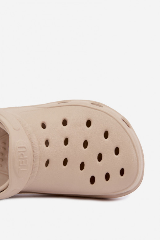Aderis sandfarbene leichte Clogs