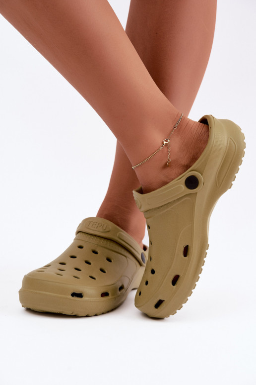 Aderis grüne leichte Clogs