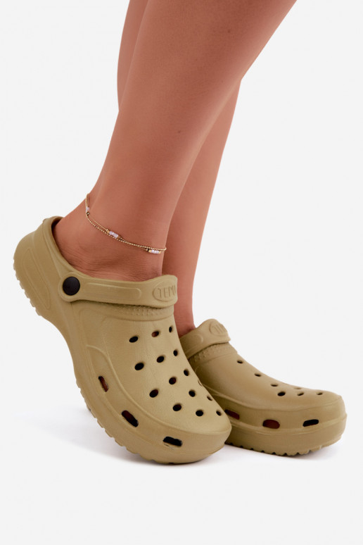 Aderis grüne leichte Clogs