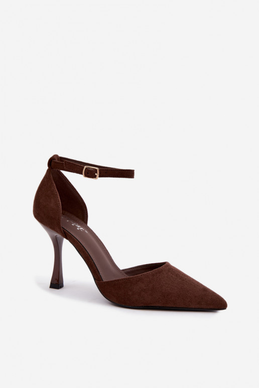 Faux-Suede-Schuhe mit Riemen in Schokoladenfarbe Ladessa