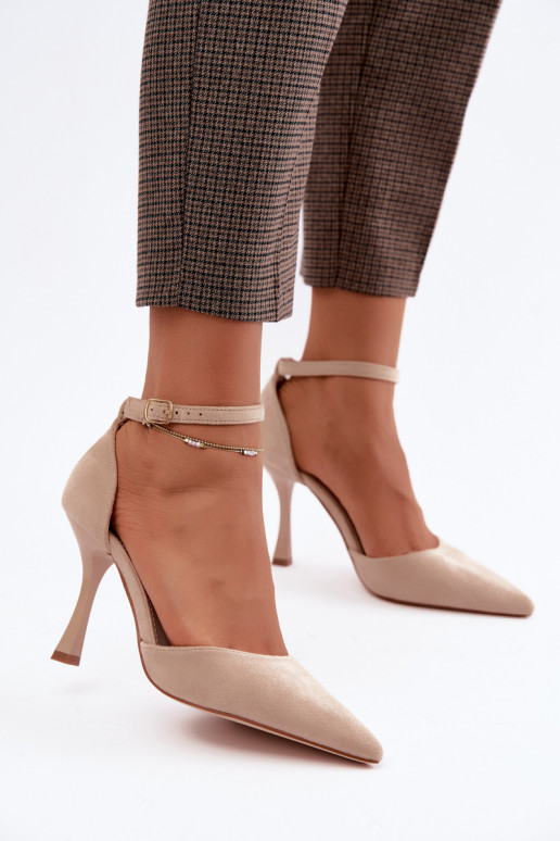 Faux-Suede-Schuhe mit Riemen in Sandfarbe Ladessa