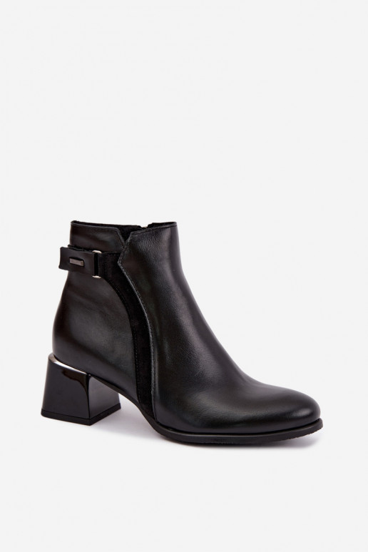 Damen Stiefeletten aus Kunstleder mit Absätzen isoliert Zazoo 60563 in schwarzer Farbe