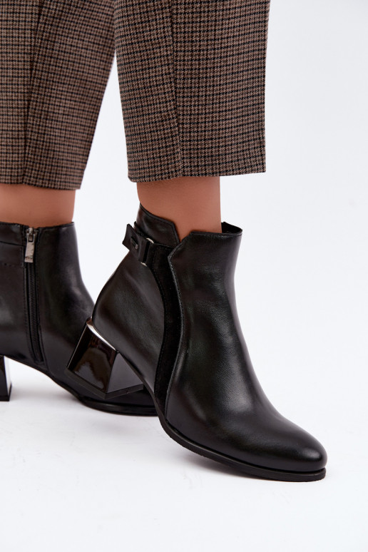 Damen Stiefeletten aus Kunstleder mit Absätzen isoliert Zazoo 60563 in schwarzer Farbe