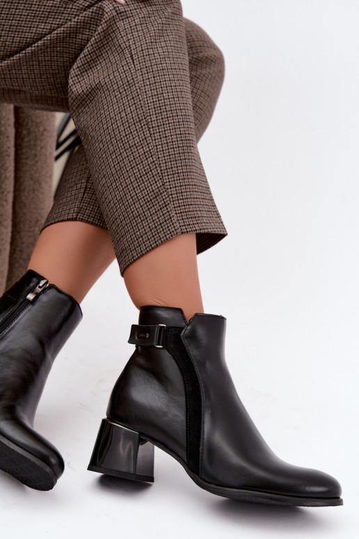 Damen Stiefeletten aus Kunstleder mit Absätzen isoliert Zazoo 60563 in schwarzer Farbe