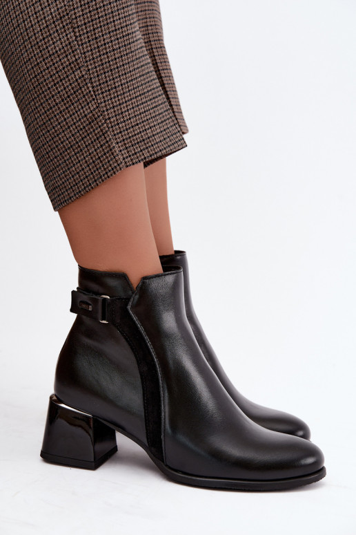 Damen Stiefeletten aus Kunstleder mit Absätzen isoliert Zazoo 60563 in schwarzer Farbe