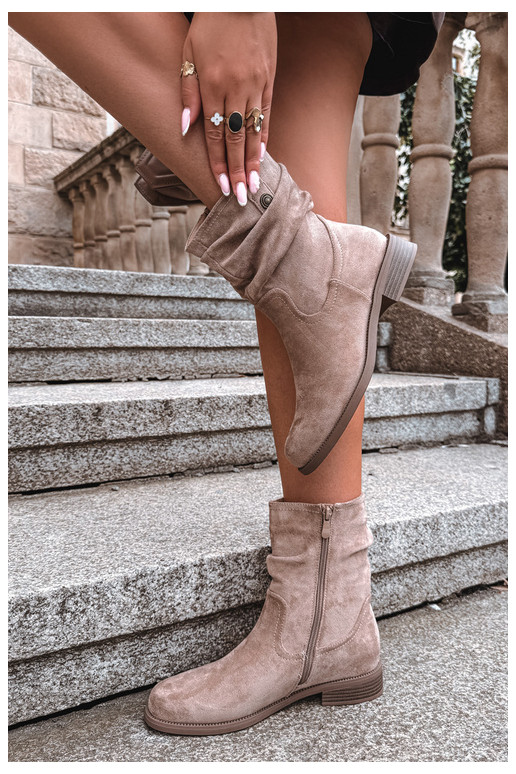 Wärmende Stiefeletten mit Rüschen und breiten Absätzen, sandfarben