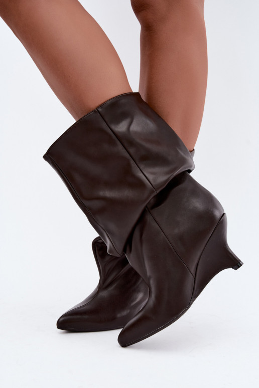 Slouchy Stiefeletten mit Plattform in schokoladenbraun Ilyna