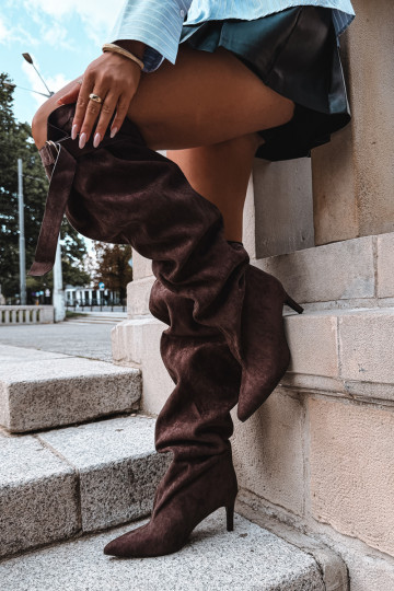 Schlüpfschuhe für Damen bis zum Knie mit Absätzen in Schokoladenfarbe Rosena 2