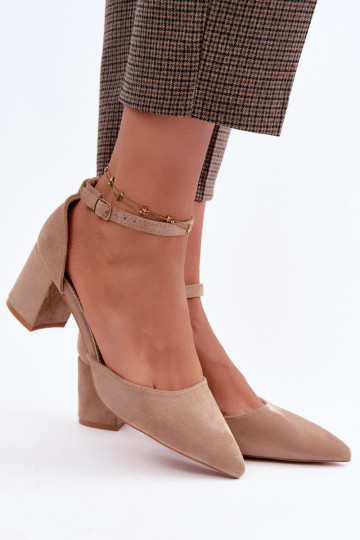 Schuhe mit Absätzen und Riemen in Sandfarbe Olenae 2