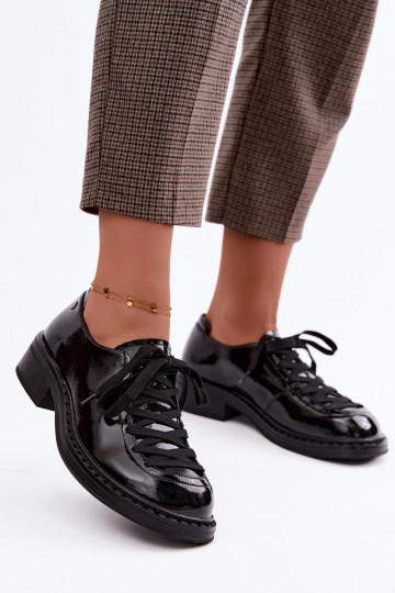 Lackleder Halbschuhe mit Schnürsenkeln in Schwarz 2