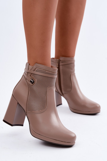 Wärmende Stiefeletten mit Absatz in Sandfarbe 2