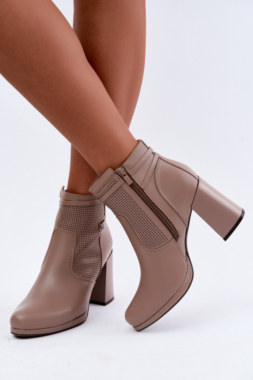 Wärmende Stiefeletten mit Absatz in Sandfarbe