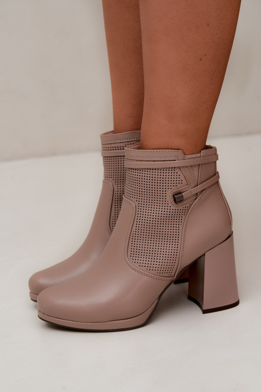Wärmende Stiefeletten mit Absatz in Sandfarbe