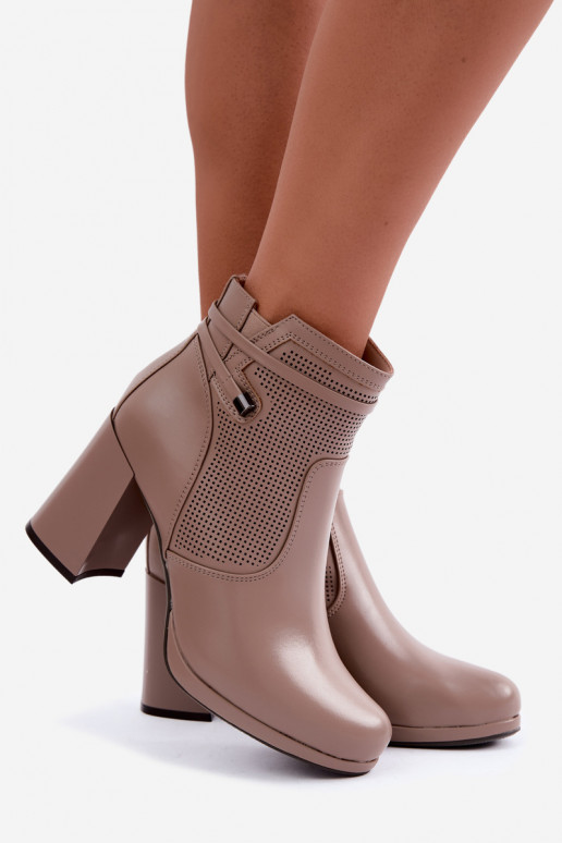Wärmende Stiefeletten mit Absatz in Sandfarbe