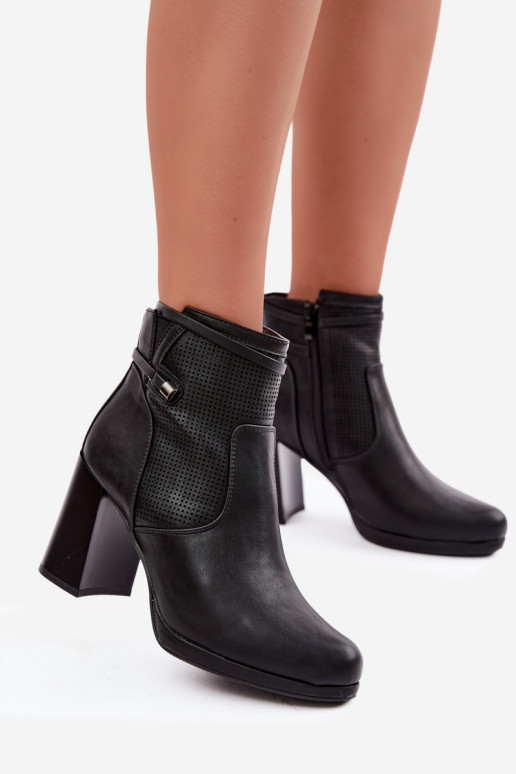 Wärmende Stiefeletten mit Absatz in Schwarz