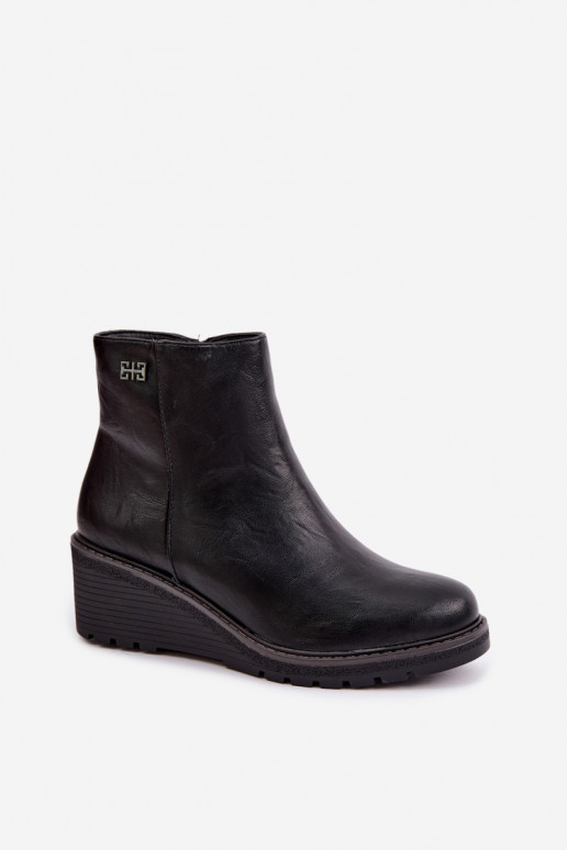 Wärmende schwarze Stiefeletten mit Plateau Larisae