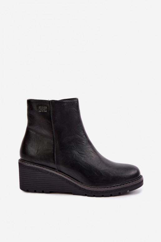 Wärmende schwarze Stiefeletten mit Plateau Larisae
