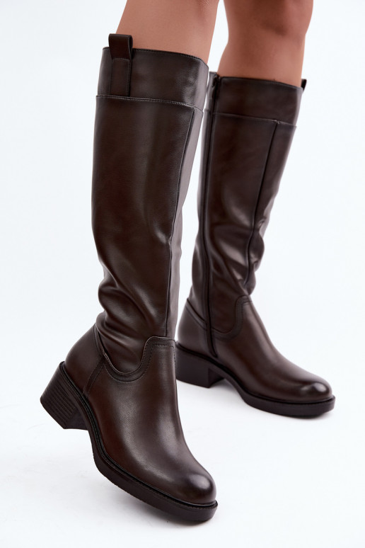 Lange Stiefel mit niedrigem Absatz Zazoo KZ-22 in Schokoladenfarbe