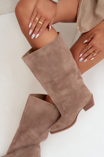 Sandfarbene Stiefeletten mit Absatz aus Kunstveloursleder Casella