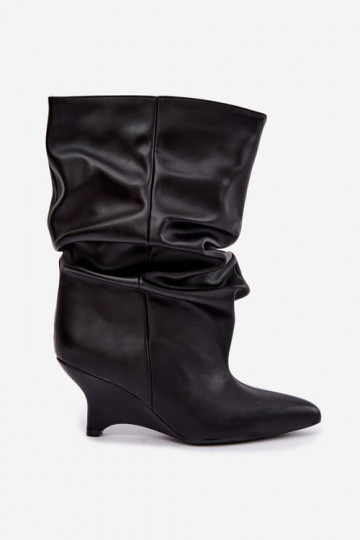 Slouchy Stiefeletten mit Plattform in schwarz Ilyna