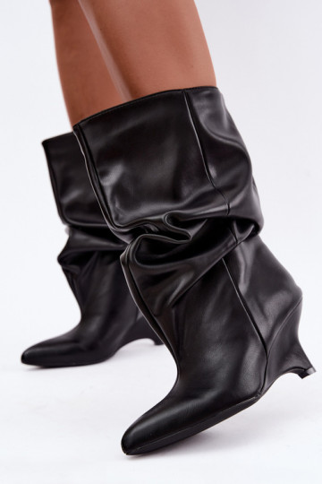 Slouchy Stiefeletten mit Plattform in schwarz Ilyna 2