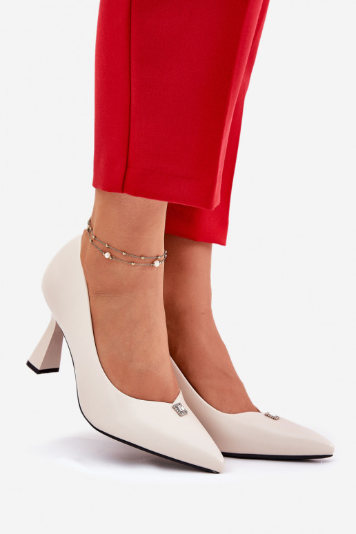 Elegante Schuhe auf einem ausgestellten Absatz Vinceza 62222 sandfarben