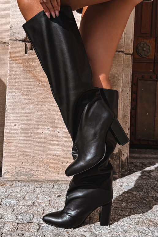 Damen kniehohe Stiefel zum Hineinschlüpfen mit Absätzen in schwarz Emeline