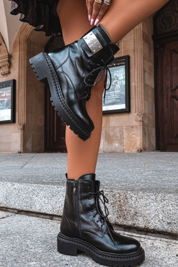 Damen warme Stiefeletten mit dekorativen Details Zazoo 60574 in schwarzer Farbe