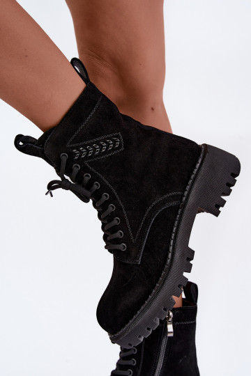 Damen Arbeitsstiefeletten aus Kunstwildleder isoliert D&A JC62-1035 in Schwarz