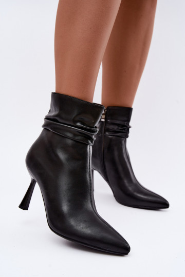 Stiefeletten mit dünnen Absätzen isoliert mit Rüschen D&A JC62-1070 in Schwarz 2