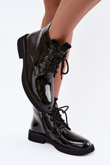Stiefeletten mit Lackeffekt isoliert mit breiten Absätzen D&A CR62-3338 in Schwarz