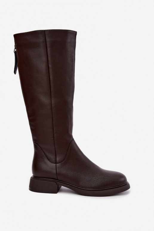 Damenstiefel bis zum Knie mit breiten Absätzen isoliert D&A JC62-1036 in Schokolade