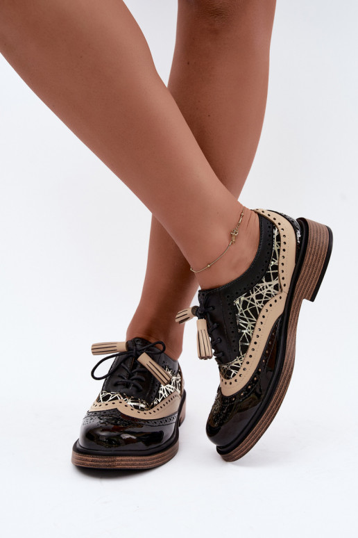 Damenlederschuhe mit Schnürsenkeln und Quasten Tai turiciejka K7816-01 in Schwarz