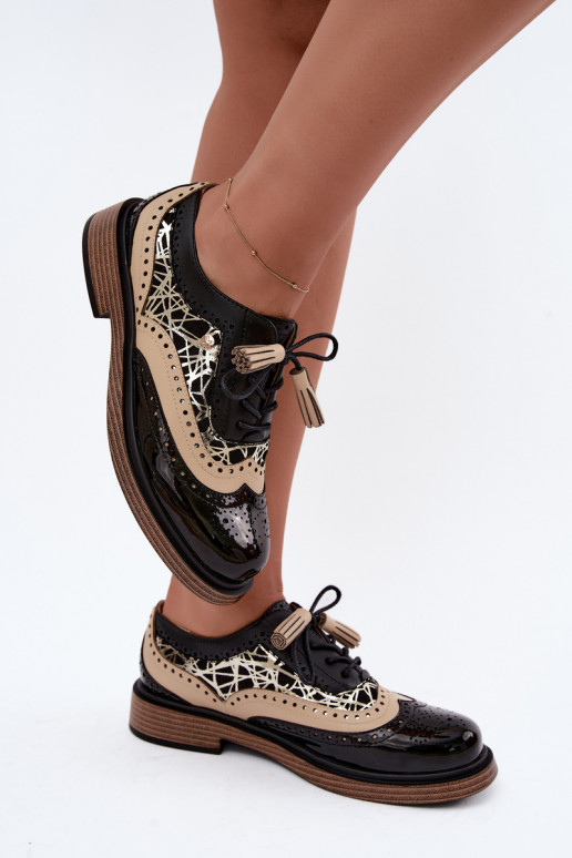 Damenlederschuhe mit Schnürsenkeln und Quasten Tai turiciejka K7816-01 in Schwarz