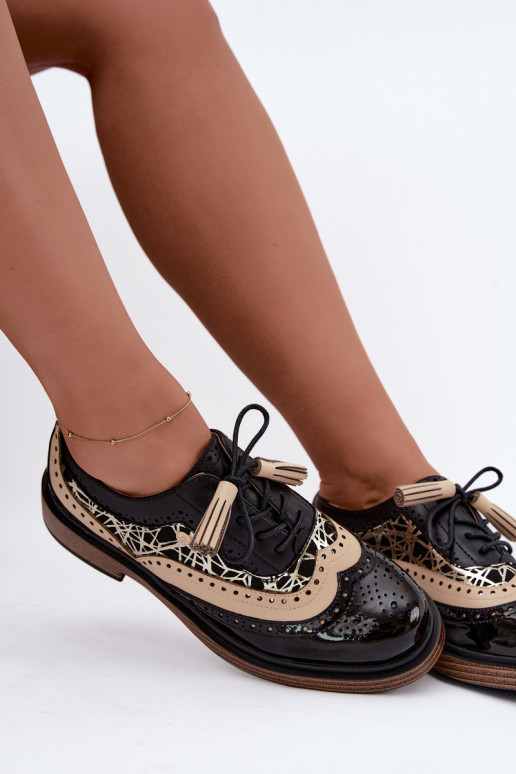 Damenlederschuhe mit Schnürsenkeln und Quasten Tai turiciejka K7816-01 in Schwarz