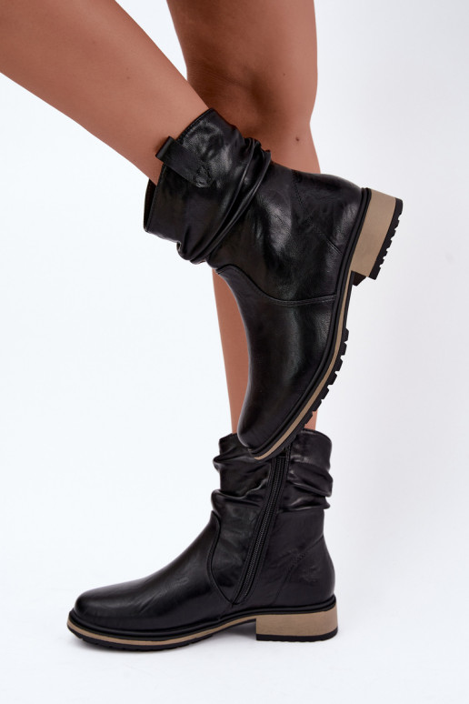Wärmende Damen-Stiefeletten mit Falten in Schwarz