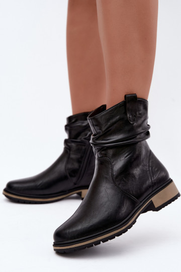 Wärmende Damen-Stiefeletten mit Falten in Schwarz 2